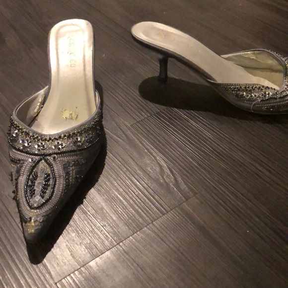 Heels (Slight worn spot in the m. of left shoe!) - Picture 2 of 2